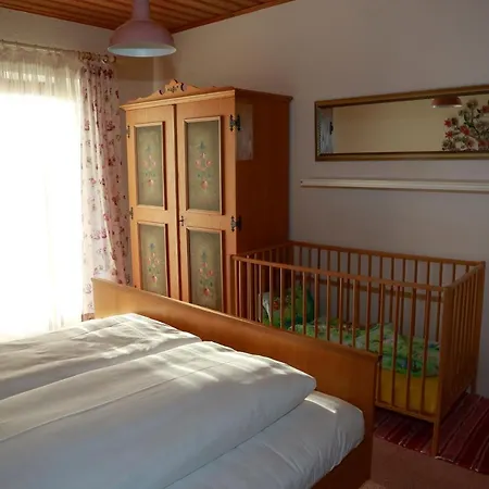 Zur Oma Margret フラッハウ